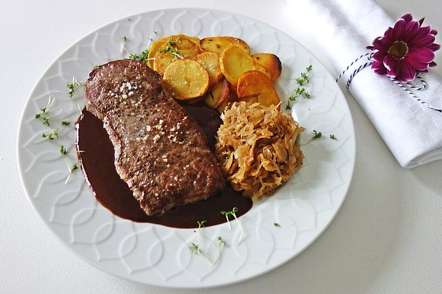 Dunkle Sauce für Fleisch- oder Wildgerichte von FredJupiter| Chefkoch