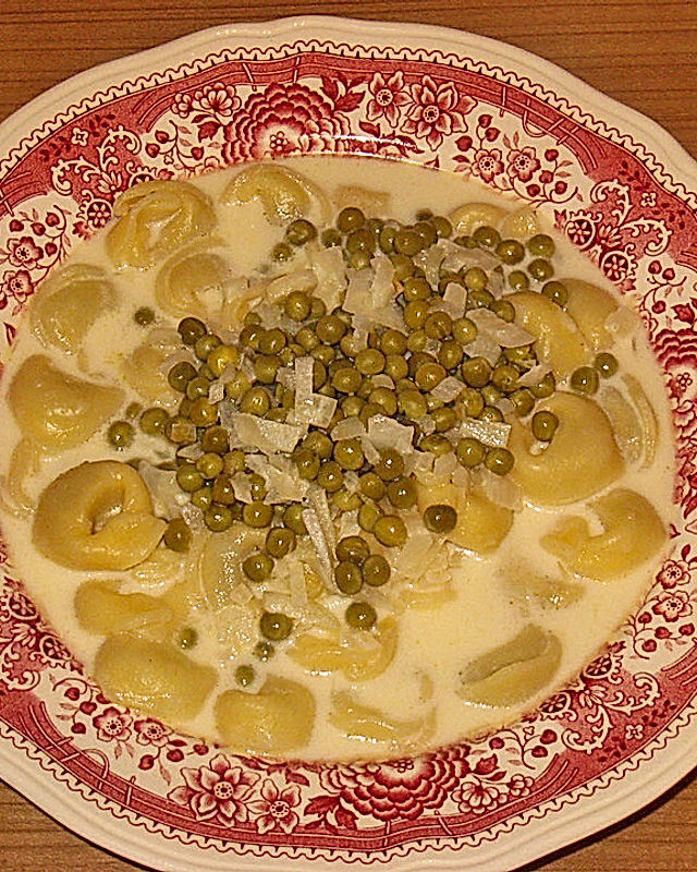 Pasta in Weißweinsahnesoße mit Erbsen
