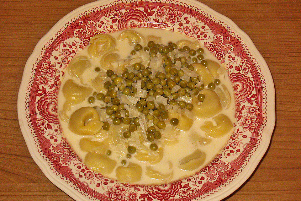 Pasta in Weißweinsahnesoße mit Erbsen