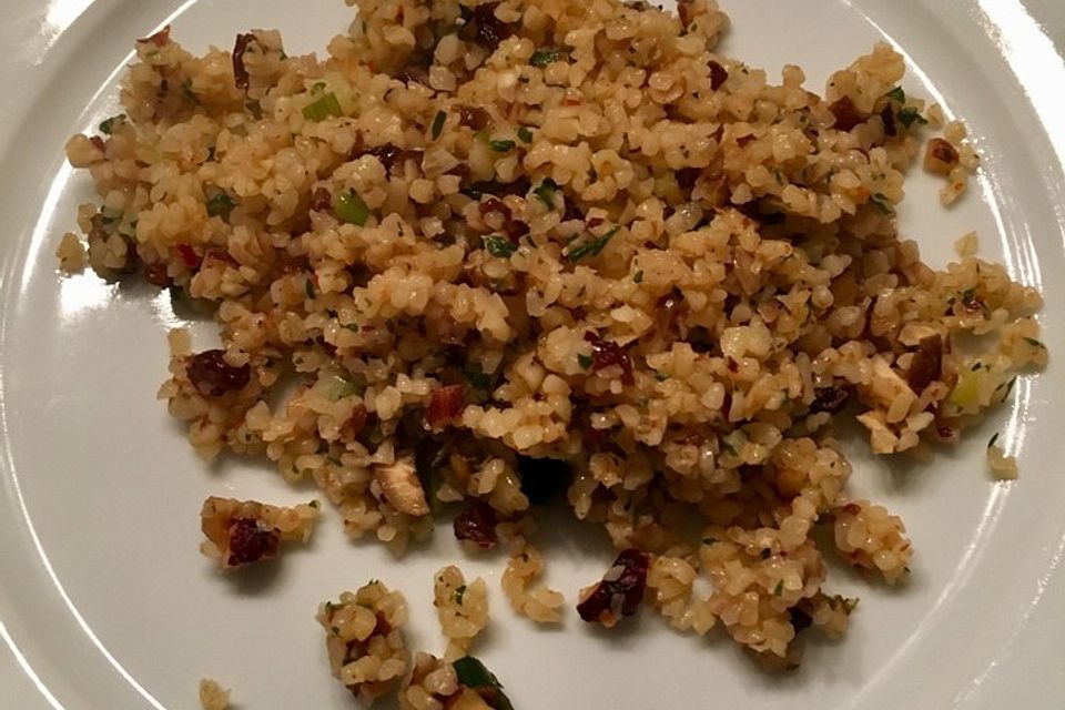 Couscous mit Datteln, Chili und Nüssen für 2 Personen