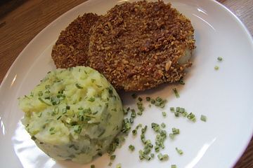 Panierte Kohlrabischnitzel An Kartoffel Kohlrabiblatter Puree Fur 2 Personen Von Movostu Chefkoch 