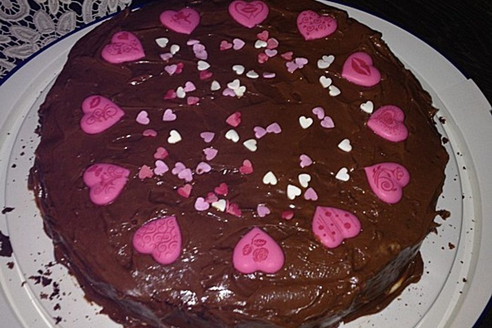 Schokoladentorte mit Schokoladenbuttercreme Schokoladentorte mit Schokoladenbuttercreme