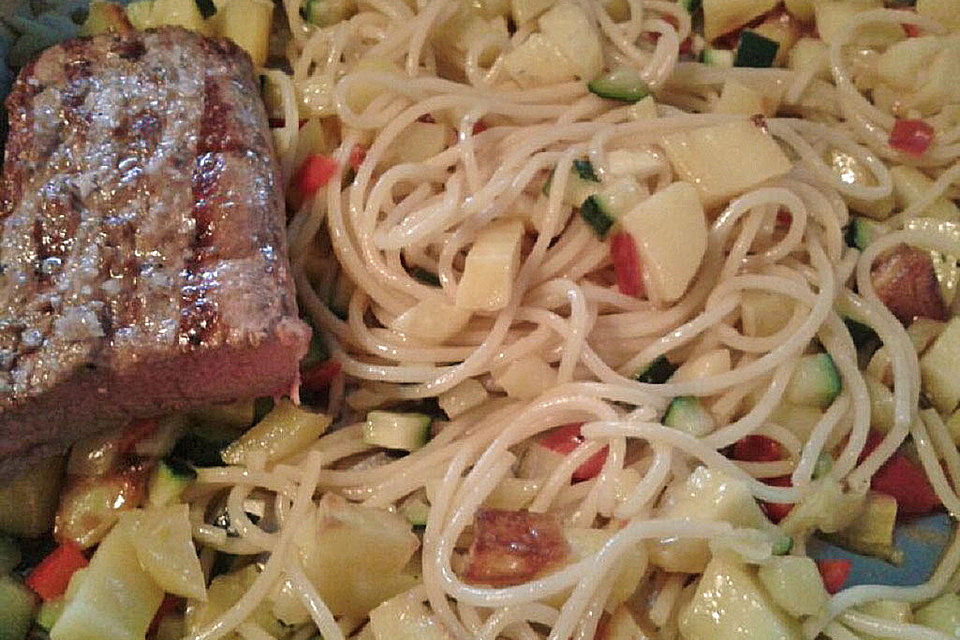 Spaghetti mit Kartoffeln und Gemüse