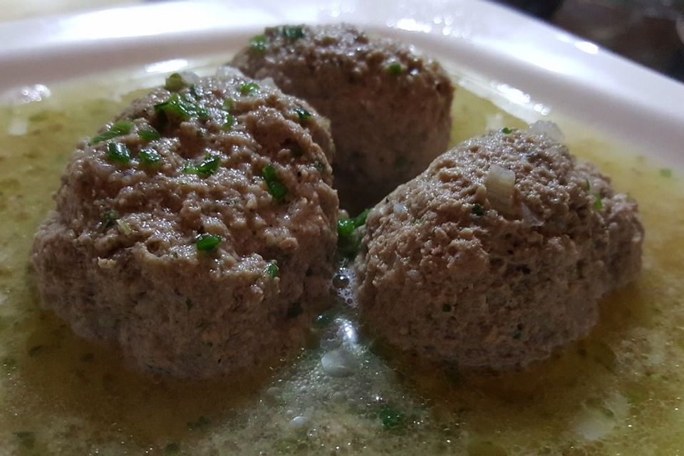 Kräuter-Leberknödel-Suppe