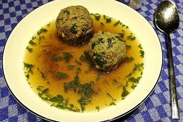 Kräuter-Leberknödel-Suppe