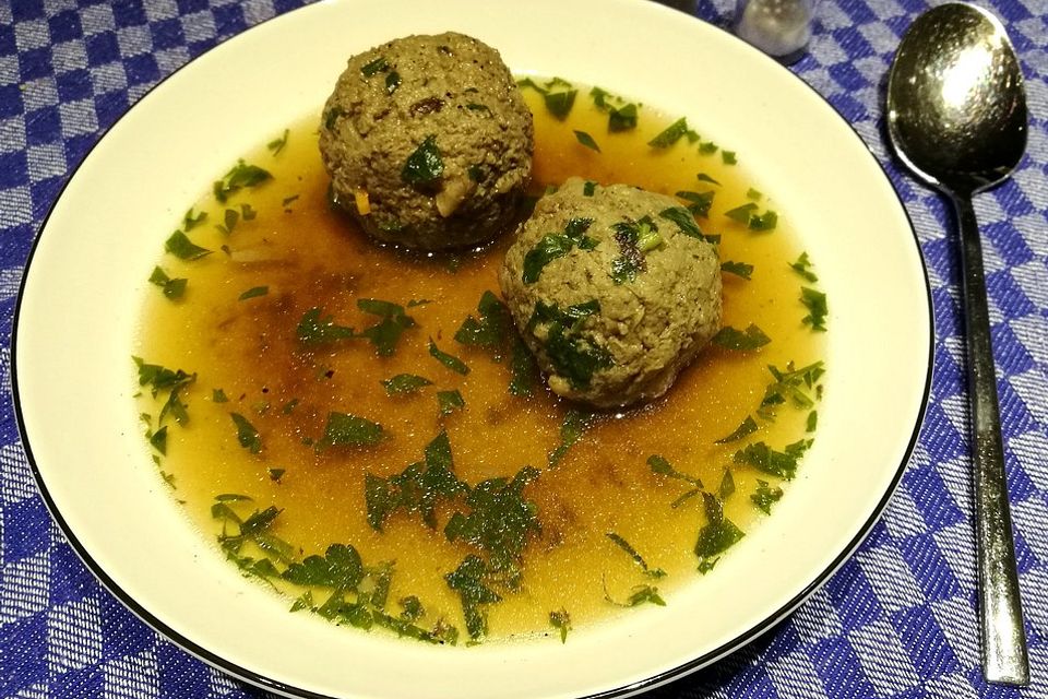 Kräuter-Leberknödel-Suppe