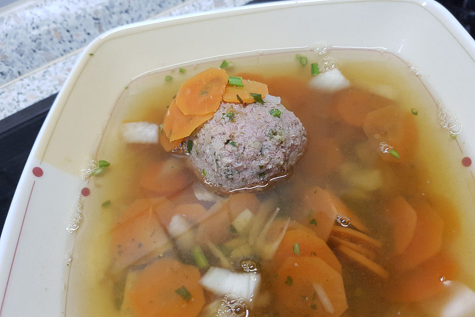 Kräuter-Leberknödel-Suppe