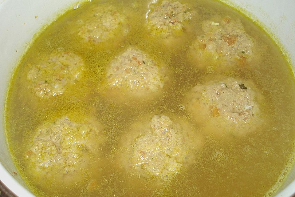 Kräuter-Leberknödel-Suppe