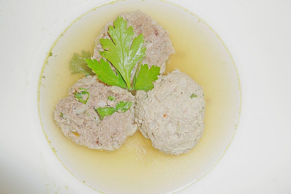 Kräuter-Leberknödel-Suppe