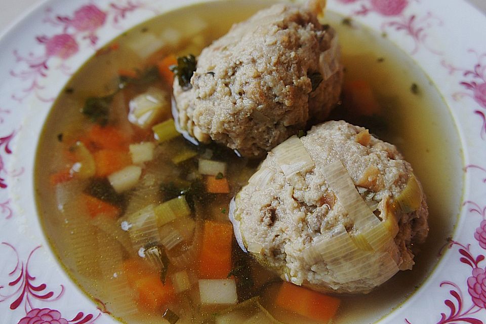 Kräuter-Leberknödel-Suppe