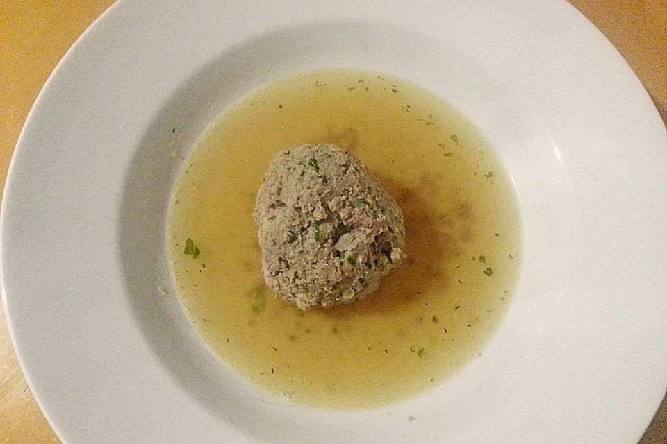 Kräuter-Leberknödel-Suppe