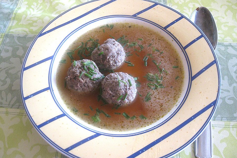 Kräuter-Leberknödel-Suppe