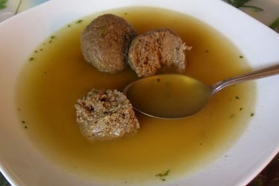 Kräuter-Leberknödel-Suppe