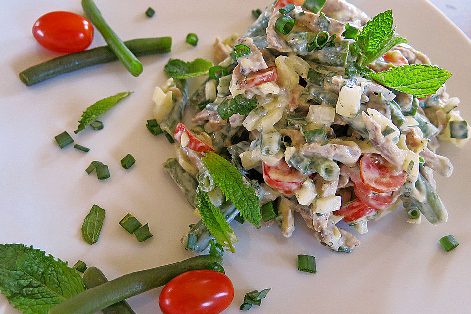 Fleischsalat vom Lamm mit grünen Bohnen in Minz-Senf-Joghurt-Sauce