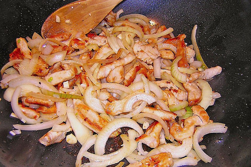 Feuriges Hähnchen aus dem Wok