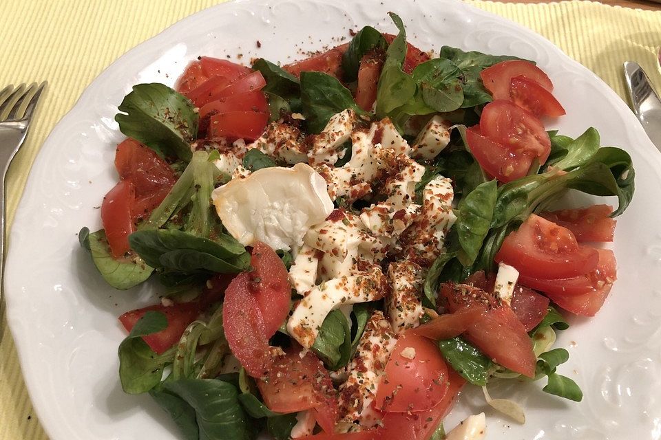 Tomaten-Mozzarella-Salat mit Pfiff