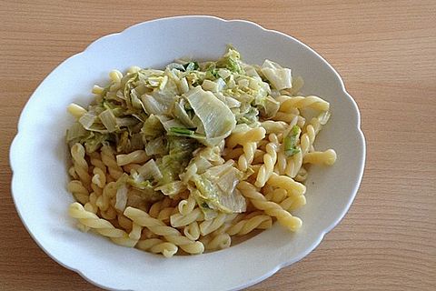 Penne mit Zuckerhut-Sahne-Sauce Rezept