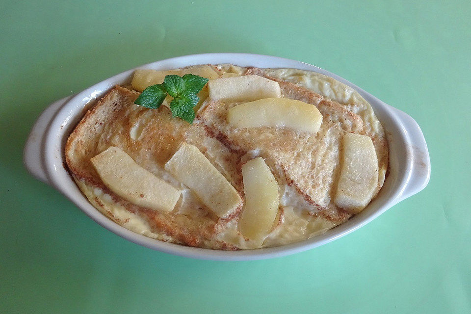 Vanillepudding-Apfel-Auflauf mit Toast