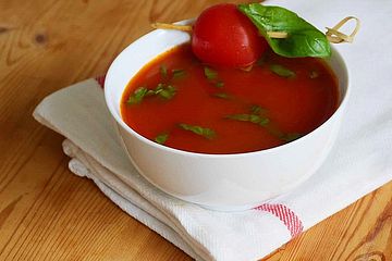 Low carb Tomaten-Basilikum-Suppe