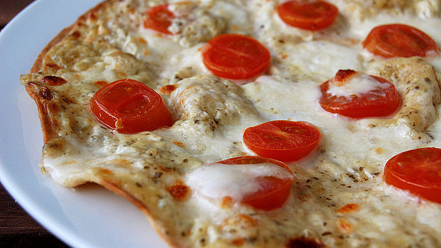 Tomaten-Mozzarella-Flammkuchen von Momo-Maus