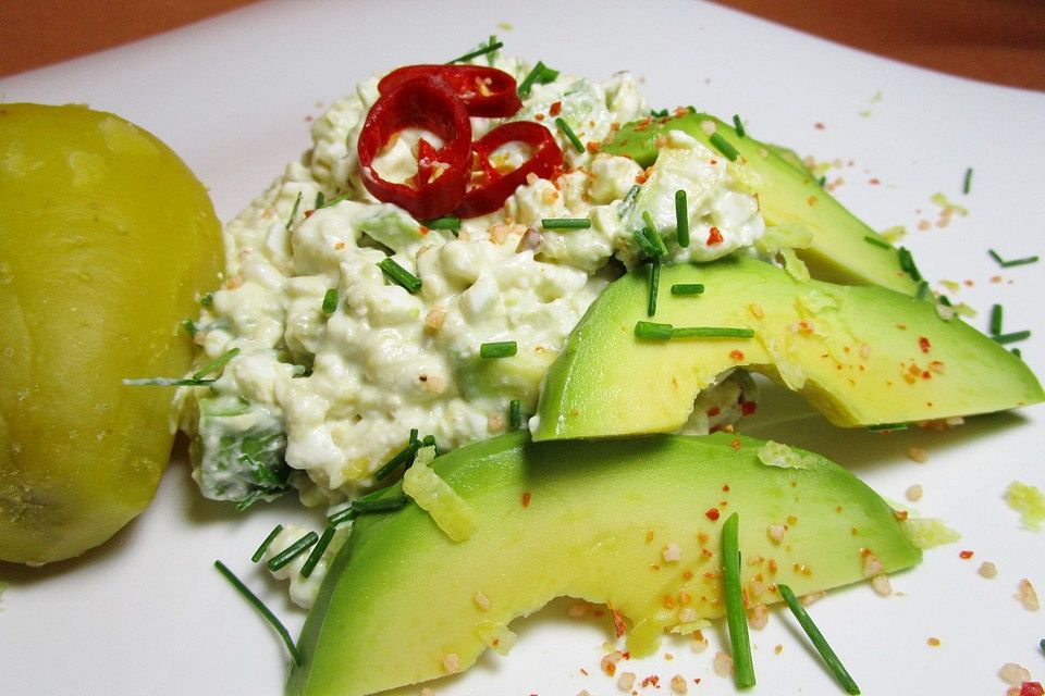 Ricotta-Avocado-Dip mit Pellkartoffeln Ricotta-Avocado-Dip mit Pellkartoffeln