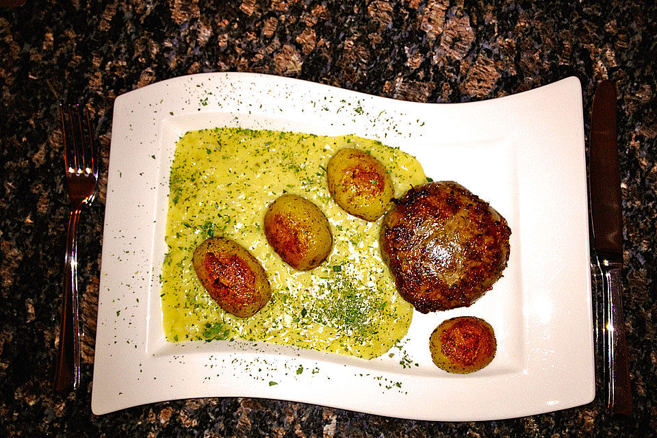 Kärntner "Maischalan" (Maischerl) an Butterbratkartoffel auf saure Rübensoß