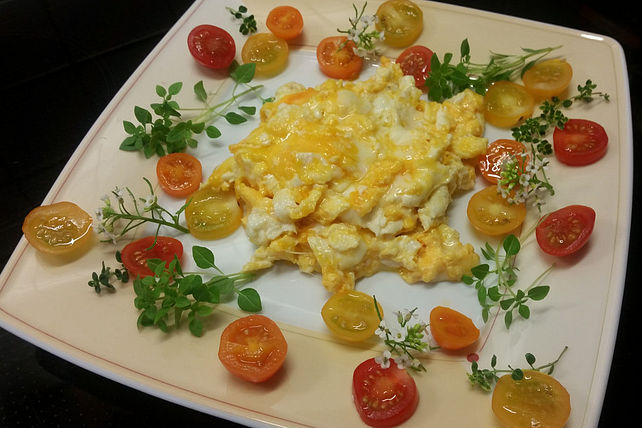 Rührei mit Tomaten und Käse von streifenhoernchen| Chefkoch