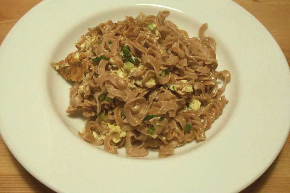 Feurige Pasta mit Chili, Knoblauch und Ei