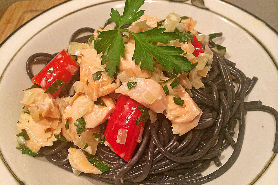 Spaghettini mit scharfer Lachssahnesoße