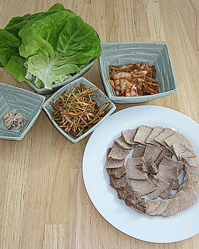 Gekochtes Schweinefleisch koreanische Art