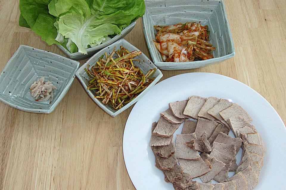 Gekochtes Schweinefleisch koreanische Art