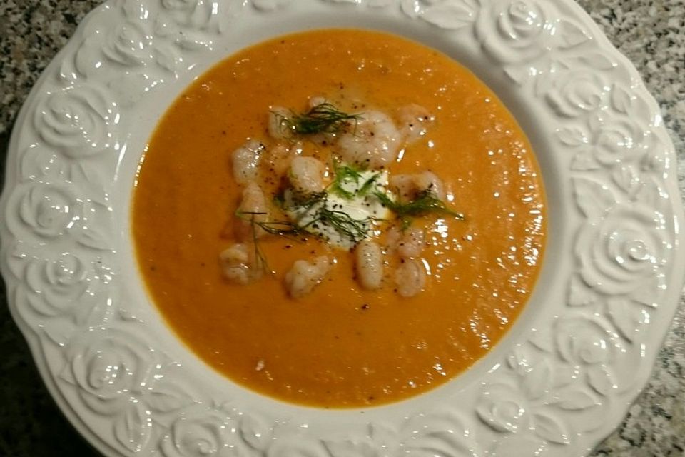 Fenchelsuppe mit Tomaten und Krabben