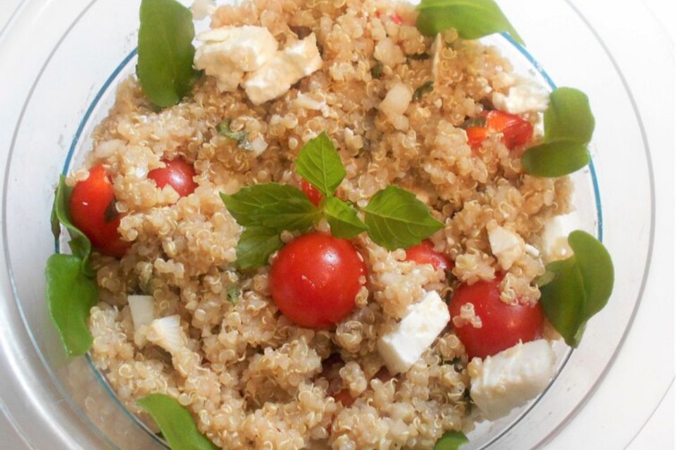 Quinoa-Salat mit Tomaten und Feta