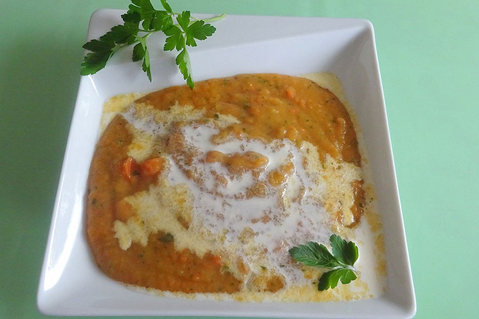 Kartoffel-Ingwer-Bananensuppe mit Karotten