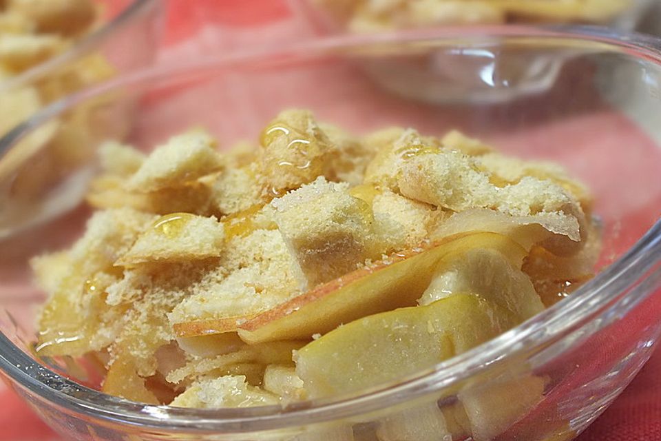 Obstsalat mit Löffelbiskuit