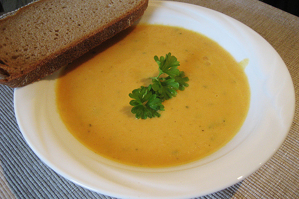 Karottencremesuppe mit Kartoffeln und Kohlrabi