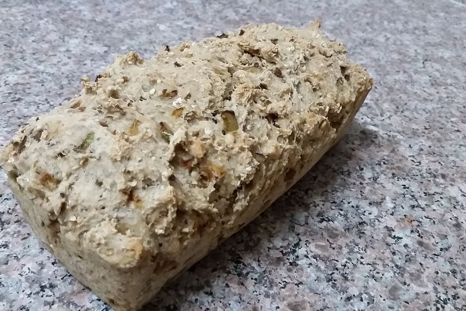 Leichtes Zucchini-Zwiebel Brot