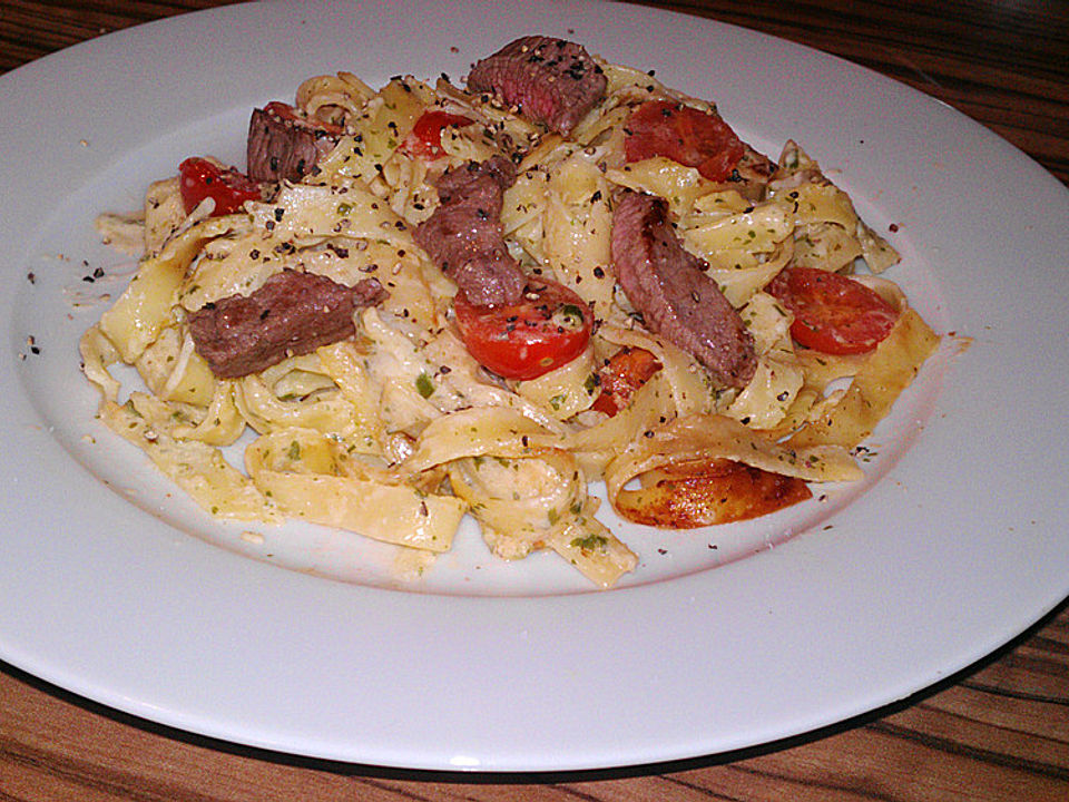 Tagliatelle mit Kräuterrahmsauce und Rinderfiletstreifen von ...