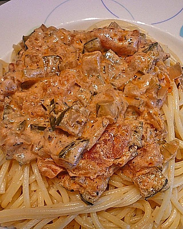 Zucchinispaghetti mit Feta