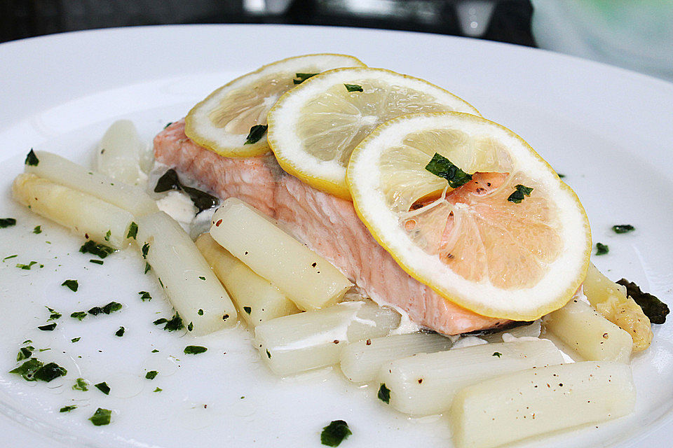 Lachs auf Spargel