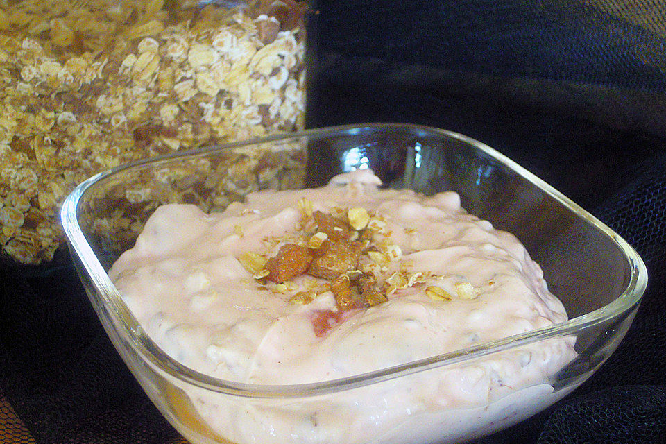 Beerenquark mit Müsli