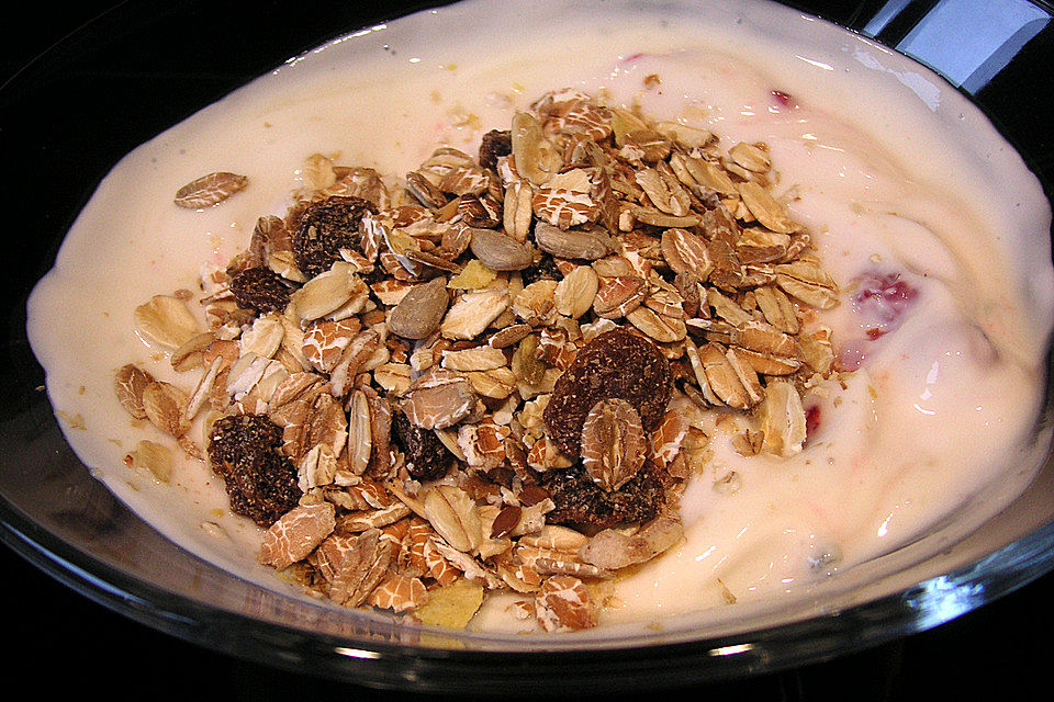 Beerenquark mit Müsli