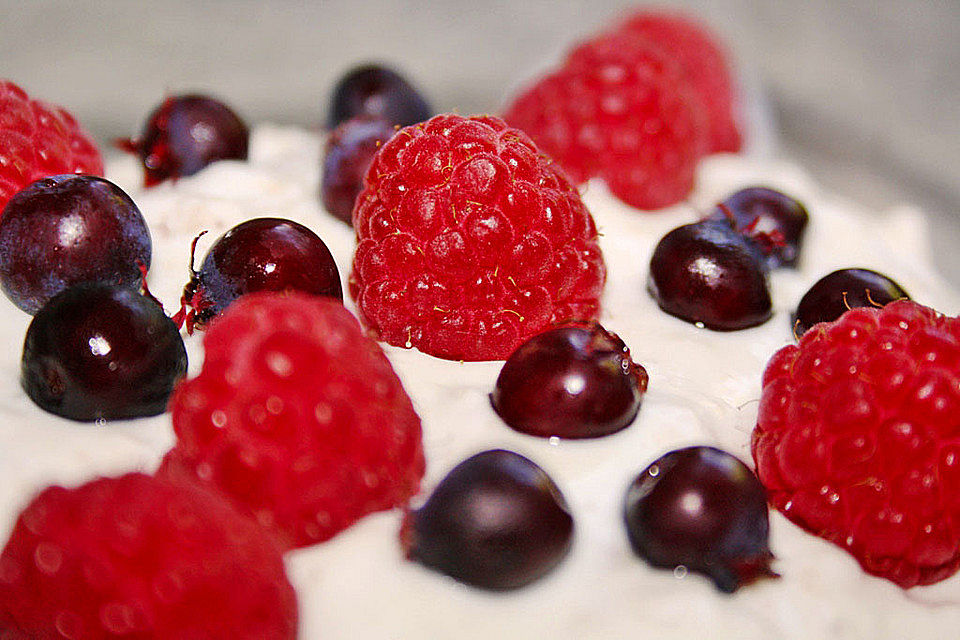 Beerenquark mit Müsli