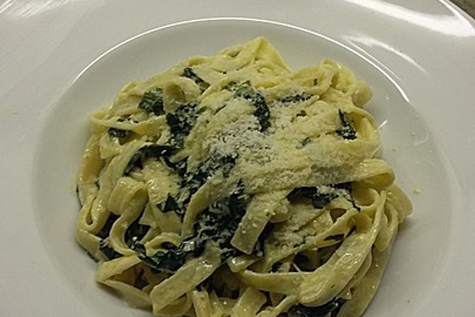 Tagliatelle mit Mascarpone und Spinat