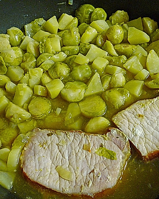 Deftiger Kartoffel-Rosenkohl Eintopf mit Fleischwurst-Einlage (kalorienarm, fettarm)