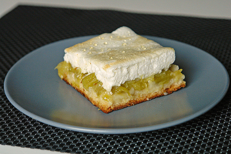 Rhabarberkuchen mit Eischnee