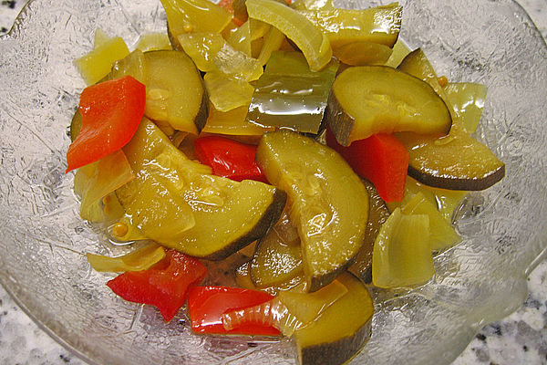 Zucchini-Paprika-Salat süß-sauer eingelegt von jowes56 | Chefkoch