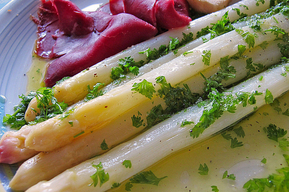 Marinierter Spargel mit Schinken