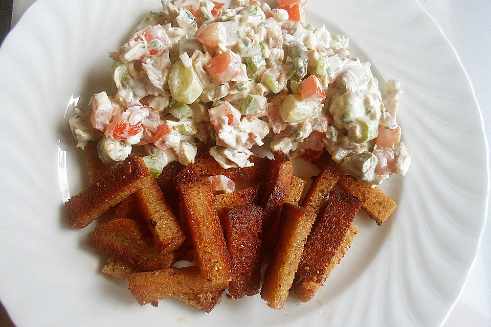 Spargel-Geflügel-Tomatensalat mit "Brot-Fritten" für 2 Personen