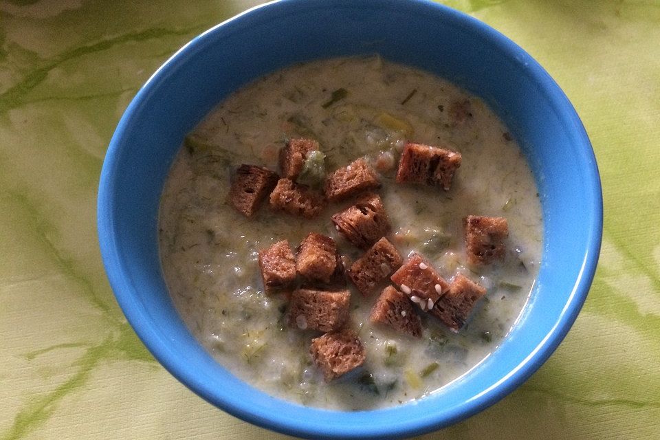 Leichte Kohlrabi-Lauch-Suppe